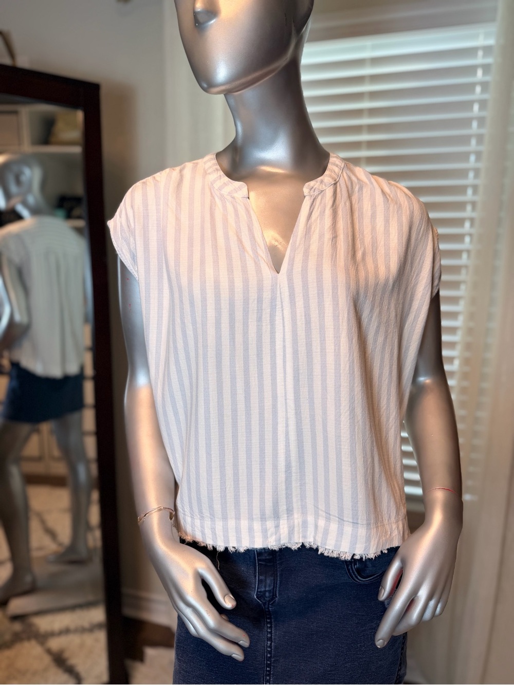 Splendid Linen Blend Striped V-Neck Cap Sleeve Blouse Blue White Medium Coastal